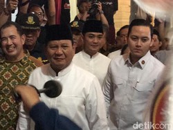 Prabowo Subianto Hadiri Milad Ponpes Gus Miftah di Sleman