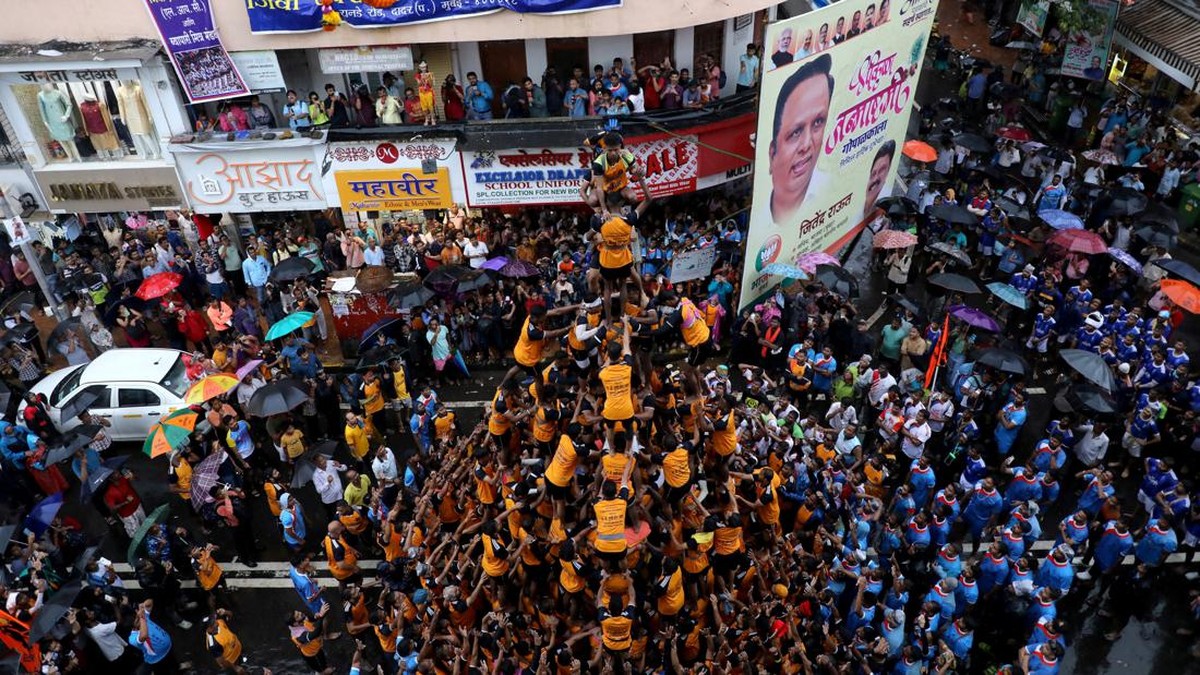 FOTO: Melihat Perayaan Kelahiran Dewa Krishna di Mumbai