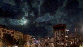 Meteor Biru Melintas di Singapura, Lebih Terang dari Bulan Purnama