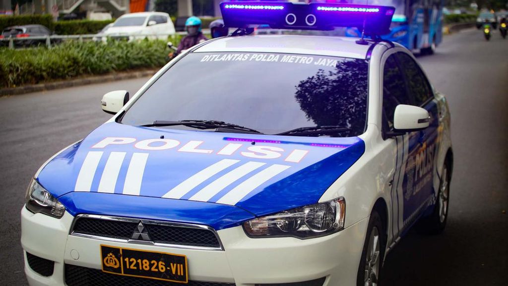 Korlantas Buka Suara soal Viral Mobil Patwal Senggol Kendaraan di Tol