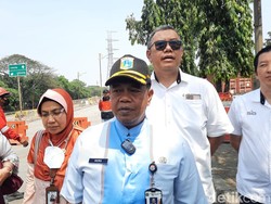 Bina Marga Jakarta Bakal Rapikan Kabel Menjuntai di Trotoar Tebet