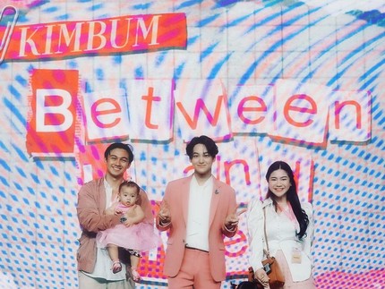 7 Potret Anak Felicya Angelista Ketemu Artis Korea, Terbaru Bareng Kim Bum Bun