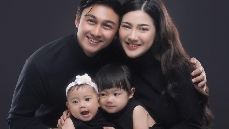 Potret Anak Felicya Angelista Bareng Artis Korea