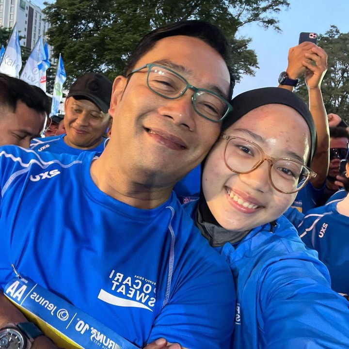 <p>"Emang boleh <em>se-sweet</em> ini Pak?" tanya seorang netizen seraya menyisipkan <em>emotikon</em> hati. "<em>MasyaAllah</em> senang banget lihatnya," papar netizen lainnya. (Foto: Instagram: @camilliazr)</p>