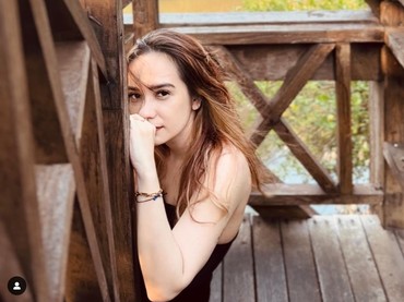 img-title Terpopuler: Putri Anne Hapus Foto Kenangan vs Alasan Erina Gudono Tak Kerja Lagi