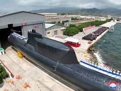 Kim Jong Un Luncurkan Kapal Selam Nuklir Terbaru!