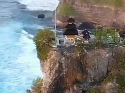 Tebing Retak, Pura Luhur Uluwatu Batasi Pemedek yang Beribadah