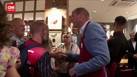 VIDEO: Momen Pangeran William Kaget Bertemu Paul Gascoigne