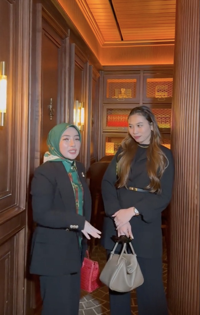 Konten tebak outfit TikTok Shella Saukia