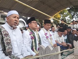 Anies-Cak Imin Diteriaki Presiden Saat Ziarah ke Makam Sunan Ampel