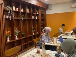 Ngopi Cantik Bareng Teman di Kopi Cantel