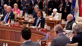 Anak Muda Malaysia Pakai Slang RI hingga Jokowi Ogah Foto G20 di Pojok