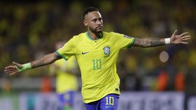 FOTO: Neymar Patahkan Rekor Pele, Brasil Pesta Gol