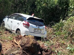 Rem Blong, Mobil Perbekel di Karangasem Nyaris Terjun ke Jurang