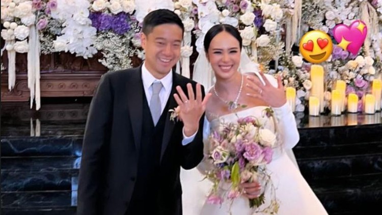 Pamela Bowie menikah dengan Armand Gunawan.