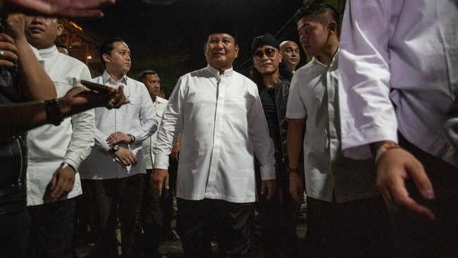 Pimpinan Ponpes Ora Aji Sleman, Gus Miftah menyebut mendiang Gus Dur pernah menyampaikan bahwa Prabowo Subianto adalah manusia paling ikhlas di Indonesia.