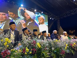 Puluhan Ribu Warga Padati Lampung Berselawat Habib Syech dan Putri Zulhas