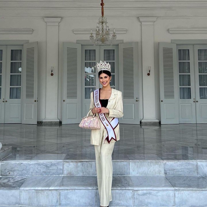 <p>Usai berhasil lolos, Sabrina mewakili provinsi DKI Jakarta 6 dalam kontes kecantikan bertaraf nasional Puteri Indonesia 2023 pada 19 Mei 2023. Ia pun berhasil menduduki posisi 3 besar sehingga secara otomatis dia ditempatkan pada 15 besar penempatan kontes. (Foto: Instagram@sabrinaeben)</p>