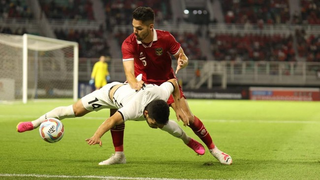 Netizen berharap Sandy Walsh dan Shayne Pattynama masuk line up pada laga Vietnam vs Indonesia di Piala Asia 2023, Jumat (19/1).