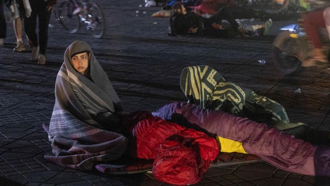 FOTO: Warga Maroko Tidur di Pinggir Jalan Khawatir Gempa Susulan