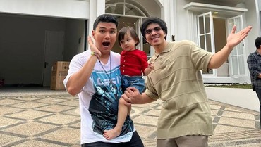 img-title Usai Rumah Mewah, Kini Aldi Taher Dapat Kulkas Empat Pintu dari Atta Halilintar