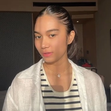 Terpopuler: Potret Azizah Salsha-Klarifikasi Wanita yang Diduga Pakai Flare di Bromo