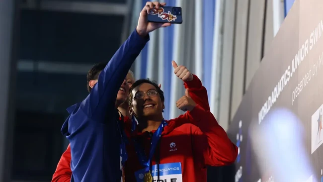Felix Viktor Iberle mengukir sejarah dengan menjadi atlet Indonesia pertama yang merebut medali emas Kejuaraan Dunia Renang Junior 2023.