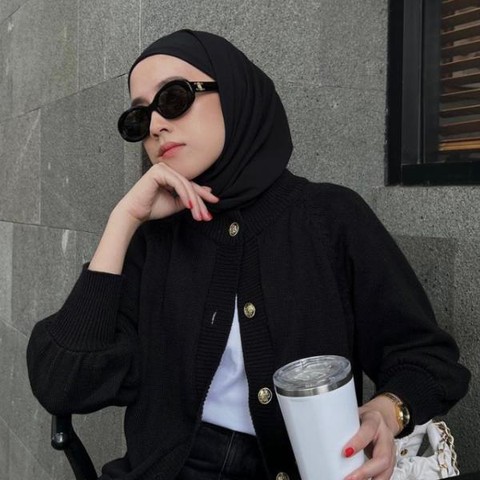 Outfit Monokrom Hijab
