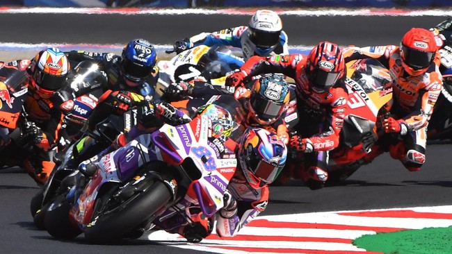 Sederet masalah yang muncul jelang MotoGP India 2023 membuat panitia kerja keras tanpa henti agar balapan bisa berlangsung sesuai jadwal.