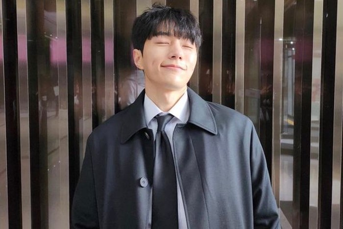 Penampilan L yang jauh tampak lebih dewasa, sukses menjadi topik hangat di kalangan netizen, yang kembali membawa namanya populer./ foto: instagram.com/kim_msl