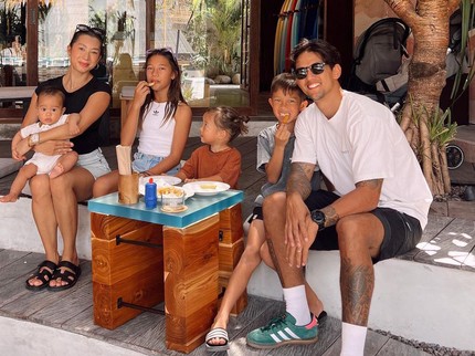 5 Gaya Parenting Diterapkan Jennifer Bachdim Urus 4 Anak Tanpa Babysitter