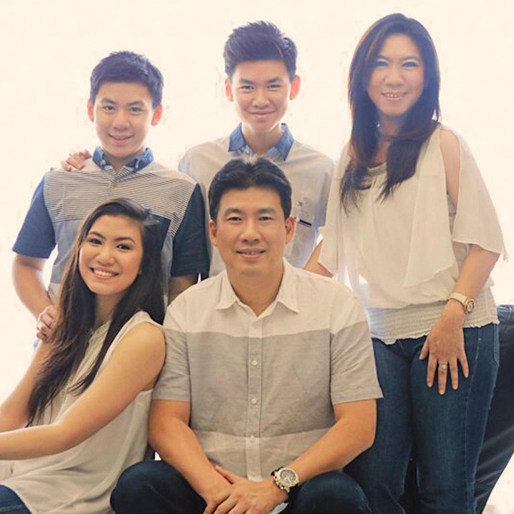 <p>Anak pertamanya Laurencia Averina lahir pada tahun 1999. Anak keduanya yang berjenis kelamin laki-laki, Albertus Edward, lahir setahun setelah Laurencia pada tahun 2000. Sementara itu, si bungsu Sebastianus Frederick lahir pada tahun 2003. (Foto: Instagram: @susysusantiofficial)</p>
