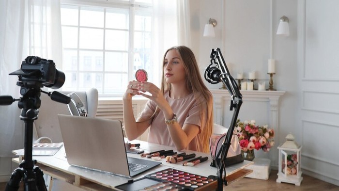 Ragam trik untuk jadi content creator andal/Foto: Freepik.com/Racool_studio