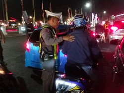 Razia Malam Minggu di Surabaya, Polisi Amankan 25 Motor hingga Narkoba