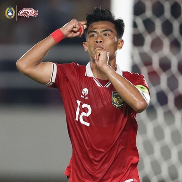 Momen Reporter Thailand Salting Dihalau Bola Saat Wawancara Pratama Arhan Disorot