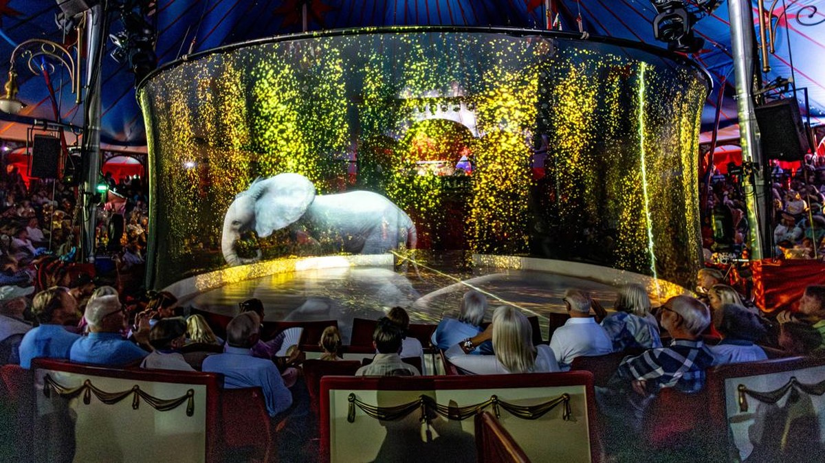 FOTO: Sirkus di Jerman Gunakan Hologram untuk Ganti Pertunjukan Hewan