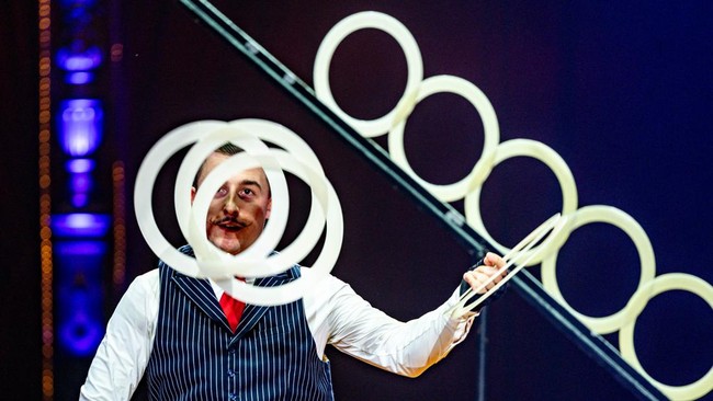 FOTO: Sirkus di Jerman Gunakan Hologram untuk Ganti Pertunjukan Hewan