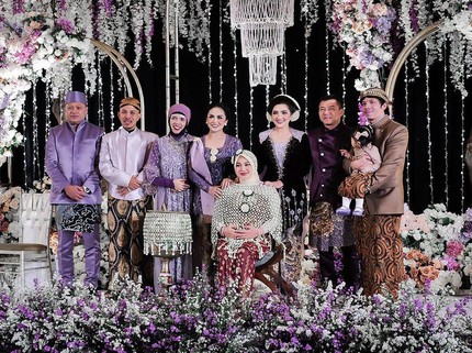7 Potret Acara Mitoni Tujuh Bulan Kehamilan Aurel Hermansyah, Dihadiri Keluarga Lengkap