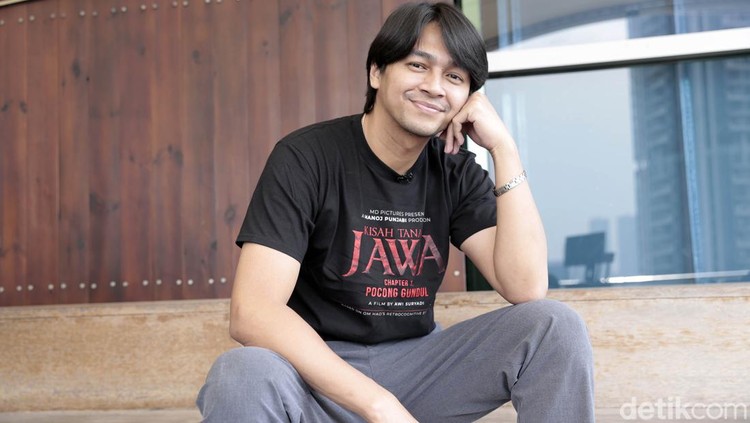 Deva Mahenra, cast Kisah Tanah Jawa saat berkunjung ke kantor detikcom
