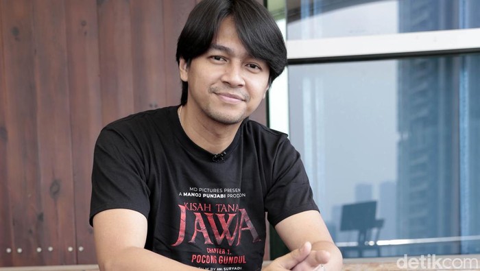 Deva Mahenra, cast Kisah Tanah Jawa saat berkunjung ke kantor detikcom
