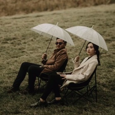 Diduga Pasangan Prewedding Pakai Flare di Bromo, Wanita Ini Beri Klarifikasi