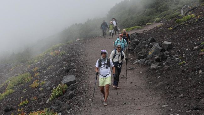 Untuk mencegah overtourism, tiket jalur pendakian Gunung Fuji via Yoshida kini bisa dipesan secara online. Pemesanan dibuka pada 20 Mei mendatang.