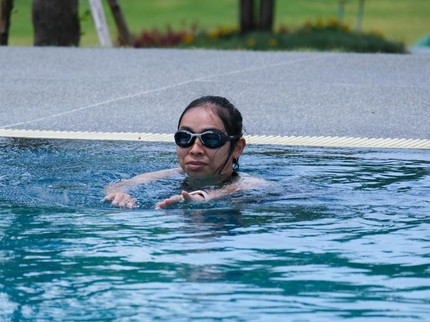 Berenang Bisa Berbahaya untuk Ibu Menyusui, Benarkah? Ini Faktanya