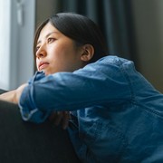 5 Ciri-Ciri Kesepian yang Nggak Banyak Disadari, Benarkah Termasuk Boros?