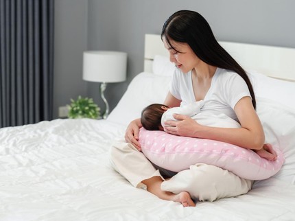 Posisi Menyusui untuk Bunda dengan Puting Datar, Ketahui Caranya Bun