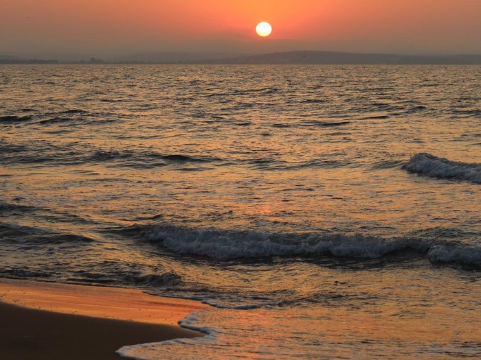 Ilustrasi pantai di Jepang