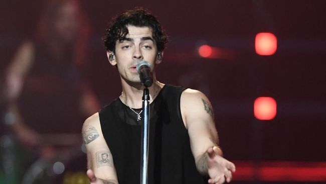 Joe Jonas singgung perceraian dengan Sophie Turner saat manggung bersama The Jonas Brothers di AS pada akhir pekan lalu (9/9).