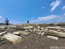 Makam Kuno Bermunculan saat Waduk Gajah Mungkur Wonogiri Mengering