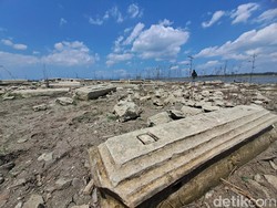 Penampakan Makam Kuno Bermunculan saat Waduk Gajah Mungkur Wonogiri Surut