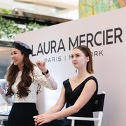 Belajar 4 Langkah Teknik Flawless Face ala Laura Mercier yang Kini Hadir di Indonesia